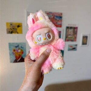 Labubu - NEW IN BOX Big Into Energy Loyalty (pink and yellow)